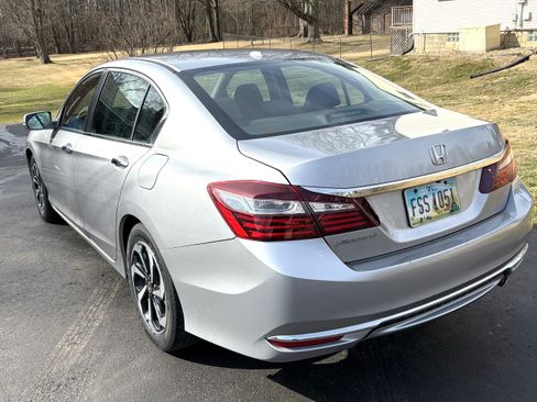 Used 2017 Honda Accord EX image 4