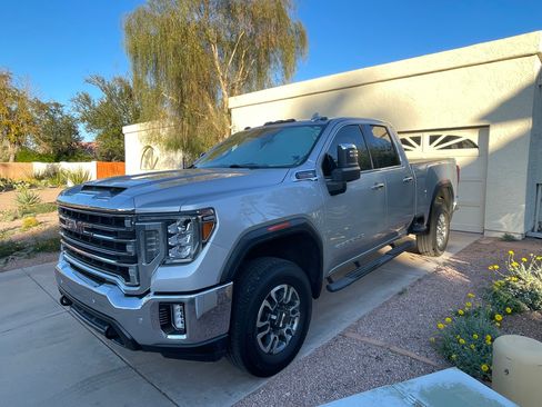 Used 2022 GMC Sierra 2500 SLT w/ SLT Convenience Package image 2
