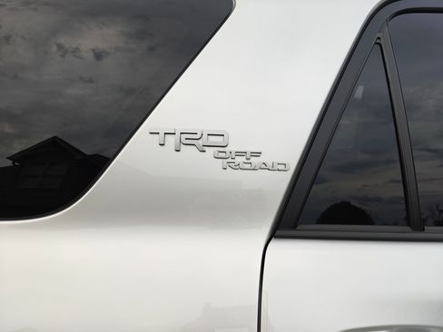 Used 2020 Toyota 4Runner 4WD image 20