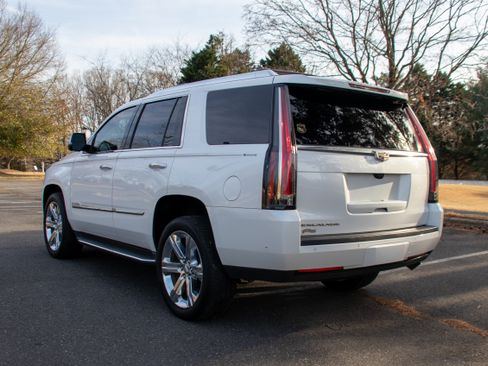 Used 2020 Cadillac Escalade Luxury image 31