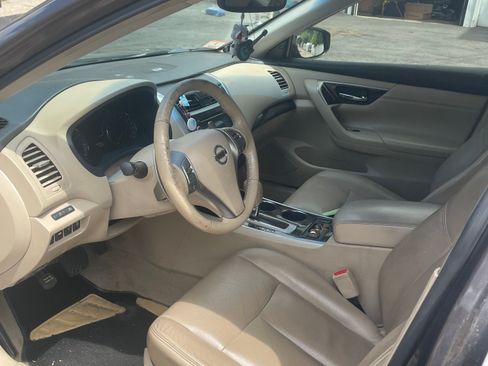 Used 2013 Nissan Altima 3.5 SL w/ Technology Pkg FWD image 8