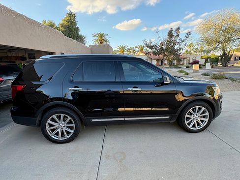 Used 2016 Ford Explorer Limited image 4