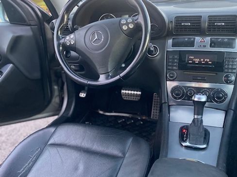 Used 2006 Mercedes-Benz C 230 Sedan image 12