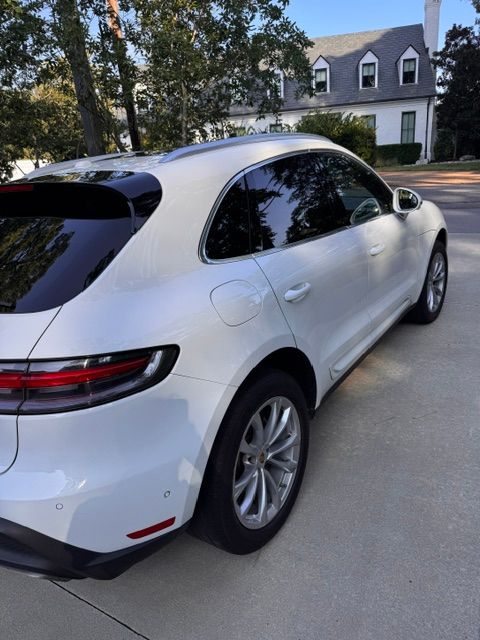 Used 2022 Porsche Macan AWD/4WD image 5