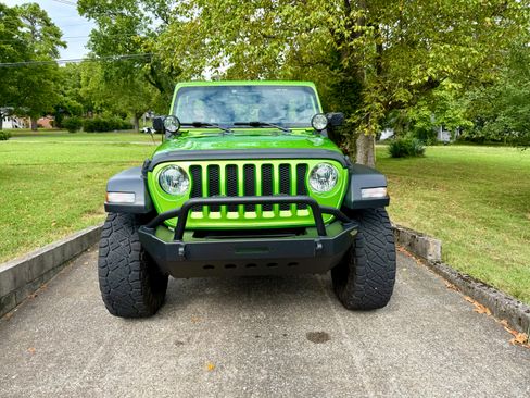 Used 2018 Jeep Wrangler Sport image 2