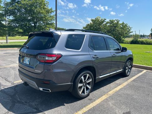 Used 2023 Honda Pilot Touring image 6