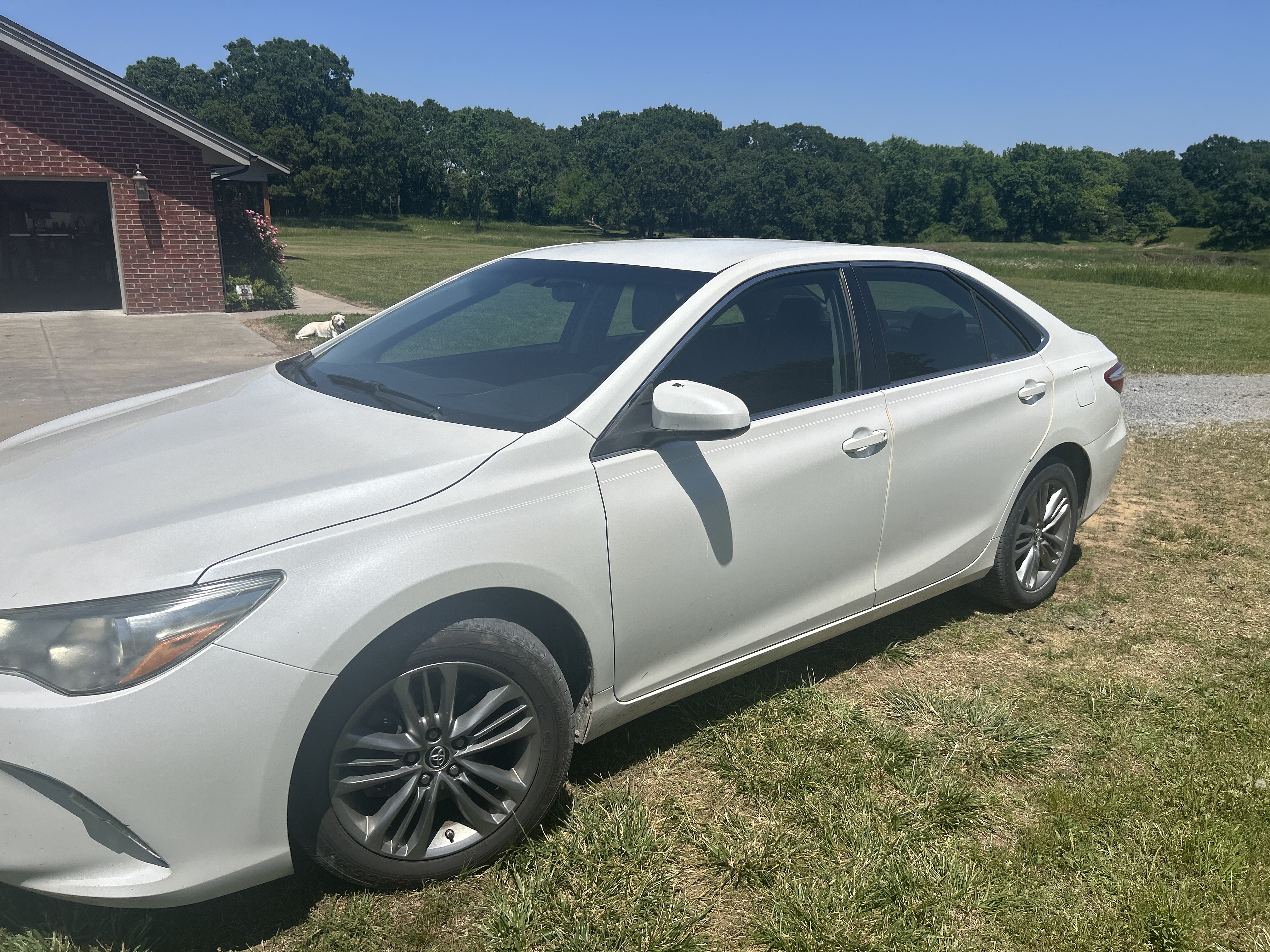Used 2015 Toyota Camry SE FWD image 2