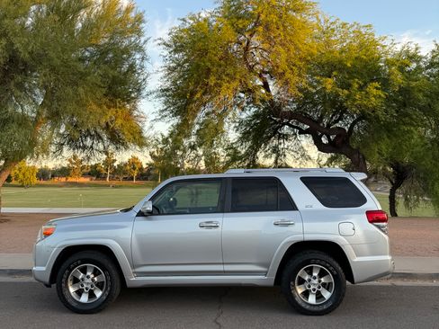 Used 2011 Toyota 4Runner SR5 w/ Convenience Pkg RWD image 8