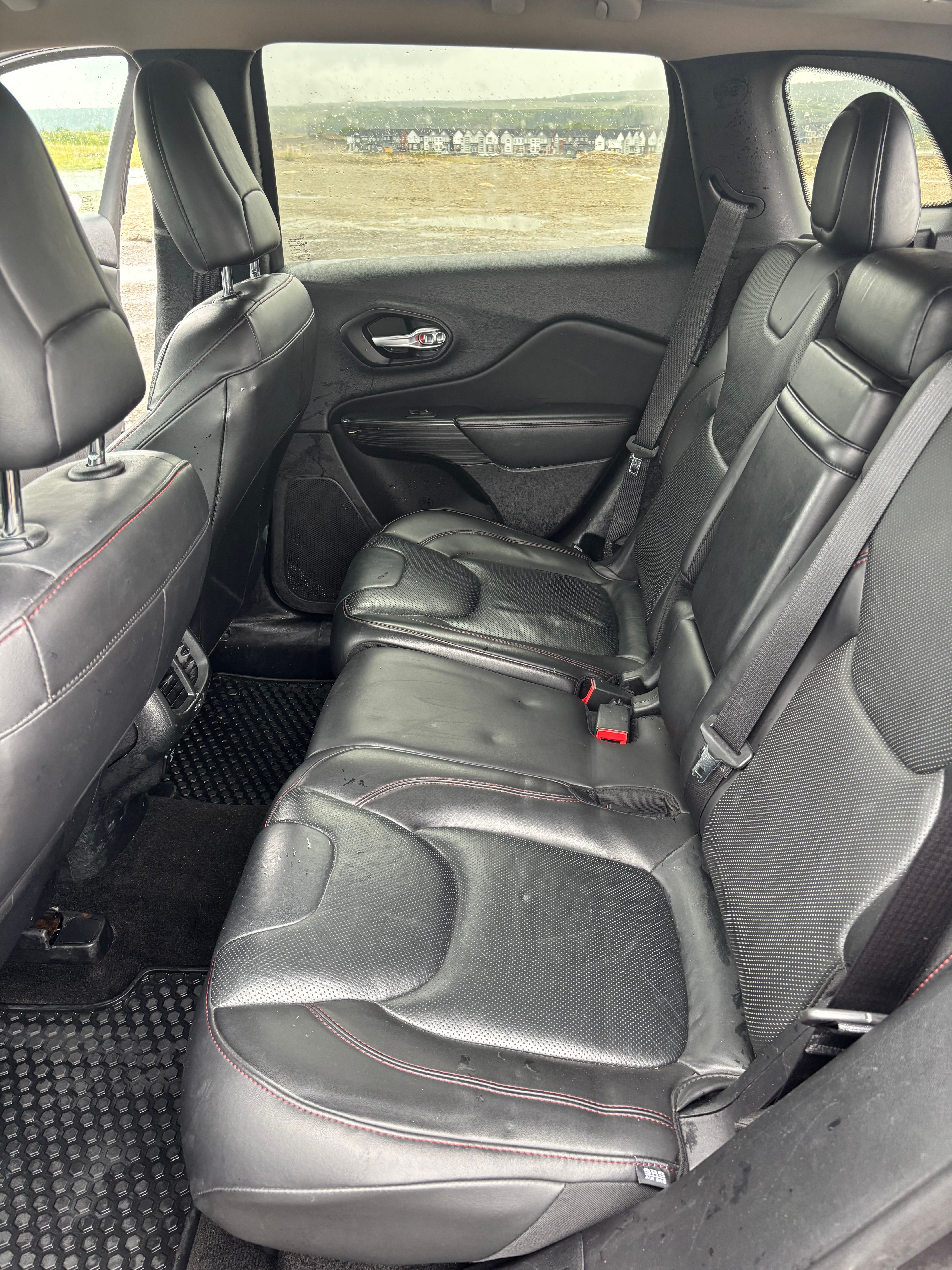 Used 2015 Jeep Cherokee Trailhawk w/ Leather Interior Group AWD/4WD image 12