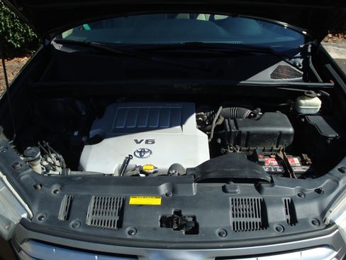 Used 2012 Toyota Highlander Limited w/ Tech Pkg image 21