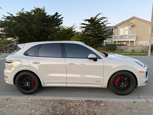 Used 2021 Porsche Cayenne GTS image 10