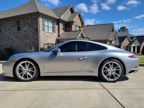 Used 2017 Porsche 911 Carrera 4 AWD/4WD image 2