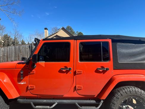 Used 2015 Jeep Wrangler Unlimited Sahara w/ Max Tow Package image 9