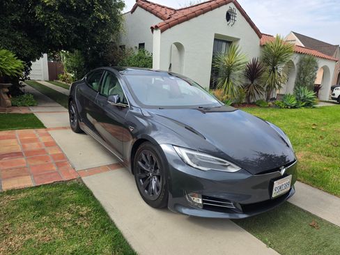 Used 2018 Tesla Model S 75D image 1