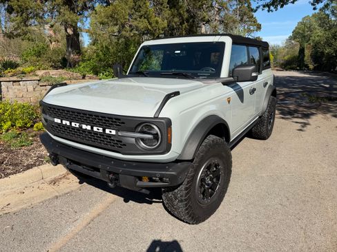 Used 2021 Ford Bronco Badlands image 1