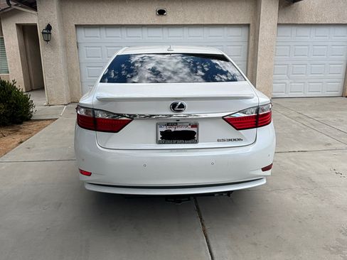 Used 2014 Lexus ES 300h w/ Premium Package w/Bamboo Trim FWD image 6