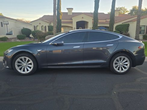 Used 2016 Tesla Model S P90D image 2