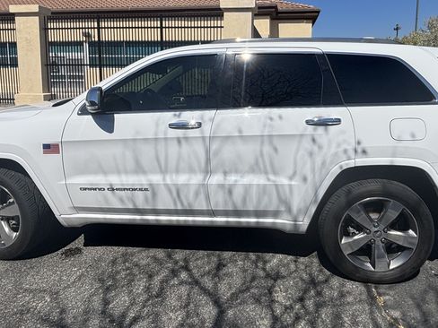 Used 2015 Jeep Grand Cherokee Overland w/ Advanced Technology Group image 4