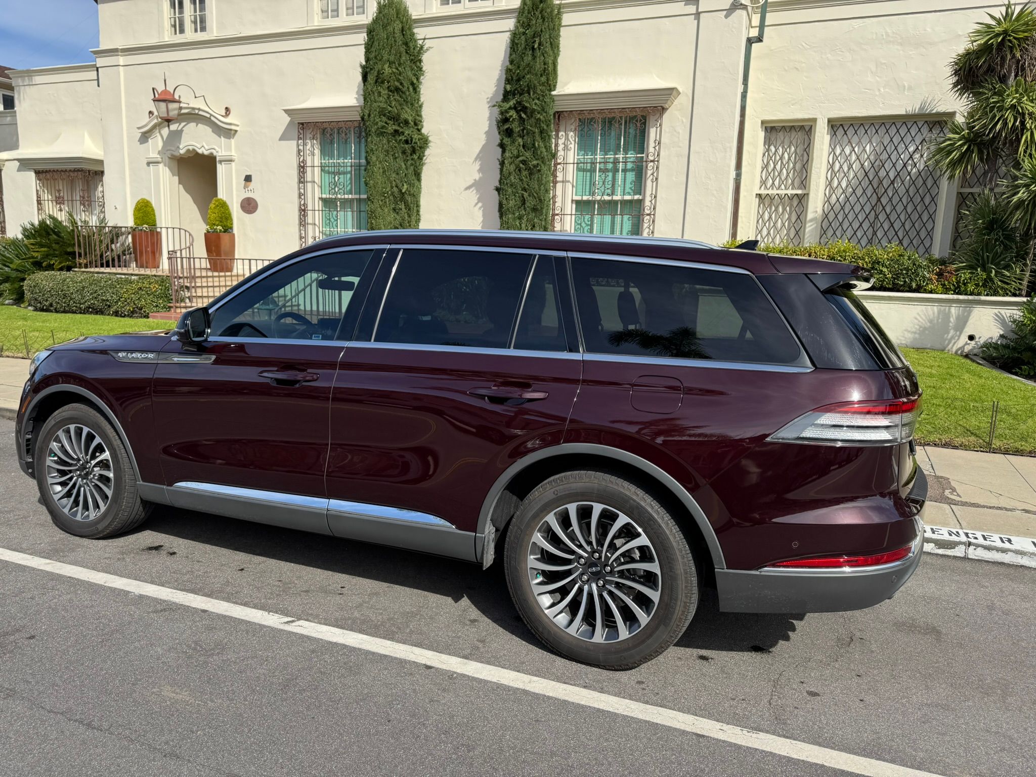 Used 2023 Lincoln Aviator Reserve w/ Equipment Group 201A RWD image 8