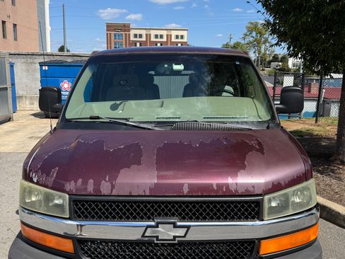 Used 2003 Chevrolet Express 1500 Van 3D w/ Preferred Equipment Group 4 image 4