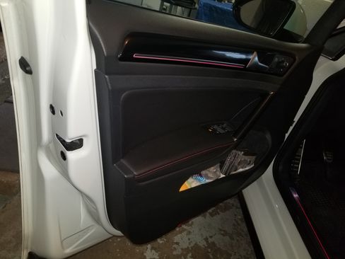 Used 2017 Volkswagen GTI SE image 12