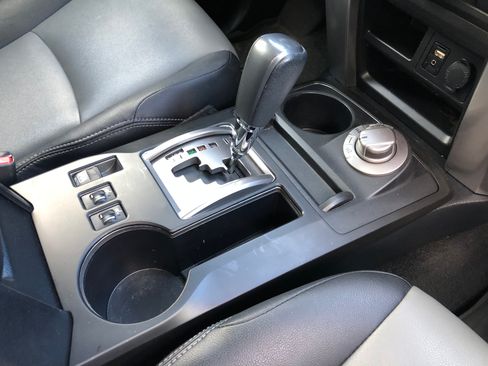 Used 2018 Toyota 4Runner SR5 Premium image 4