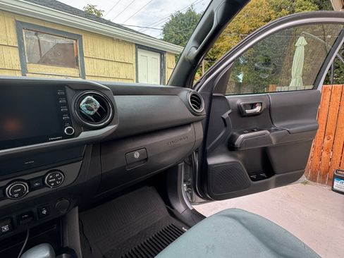 Used 2020 Toyota Tacoma TRD Off-Road image 21