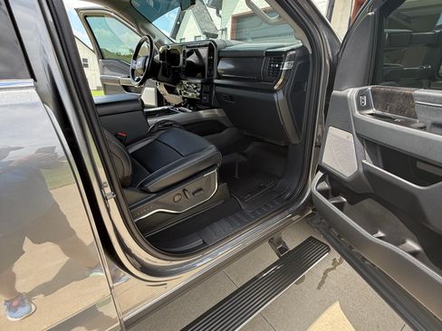 Used 2023 Ford F250 Lariat w/ Lariat Ultimate Package AWD/4WD image 12