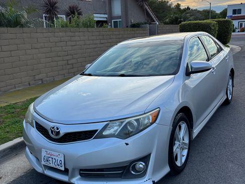 Used 2012 Toyota Camry SE image 2