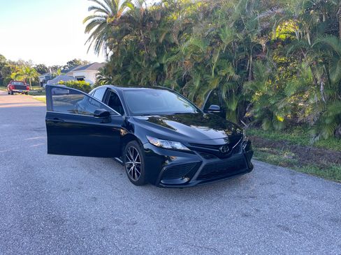 Used 2023 Toyota Camry SE w/ Cold Weather Package image 16