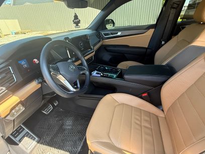 Used 2024 Volkswagen Atlas Cross Sport SEL R-Line