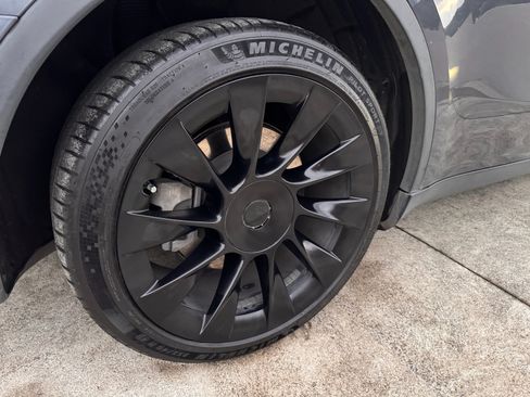 Used 2021 Tesla Model Y Long Range image 14