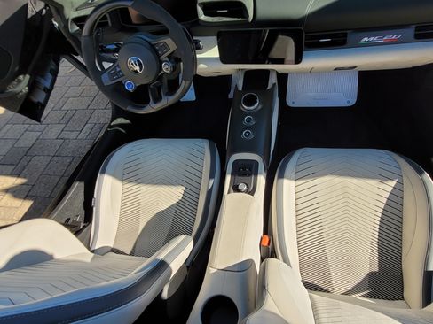 Used 2023 Maserati MC20 Cielo Convertible 2D image 30