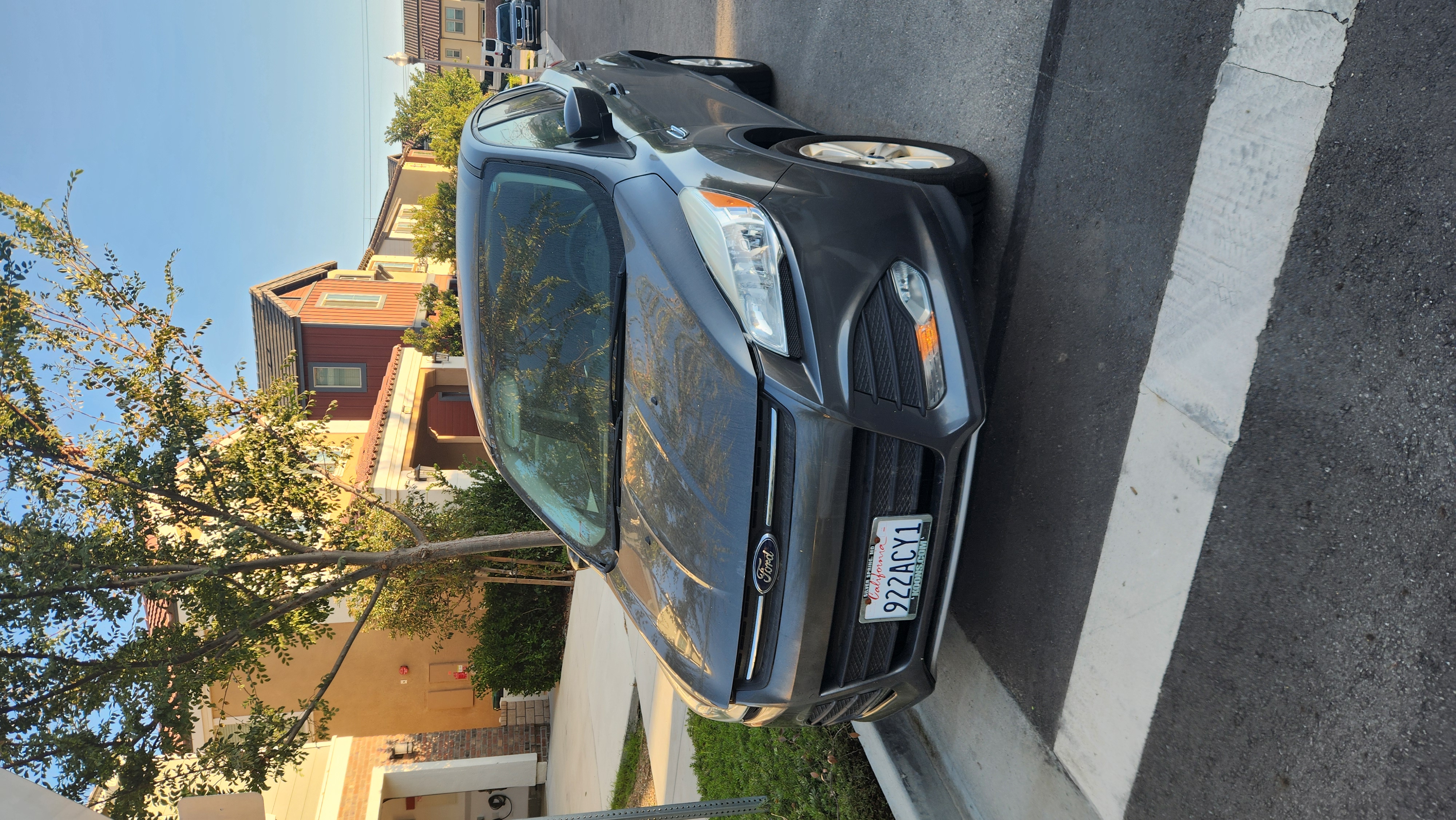 Used 2015 Ford Escape SE FWD image 2