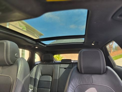 Used 2018 Jaguar F-PACE R-Sport image 17