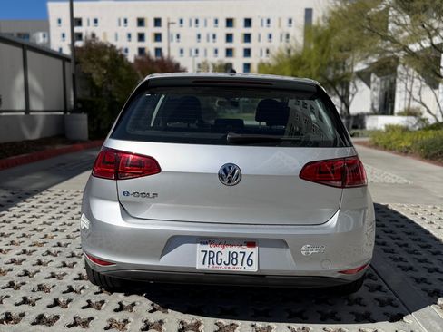 Used 2016 Volkswagen e-Golf SE image 5