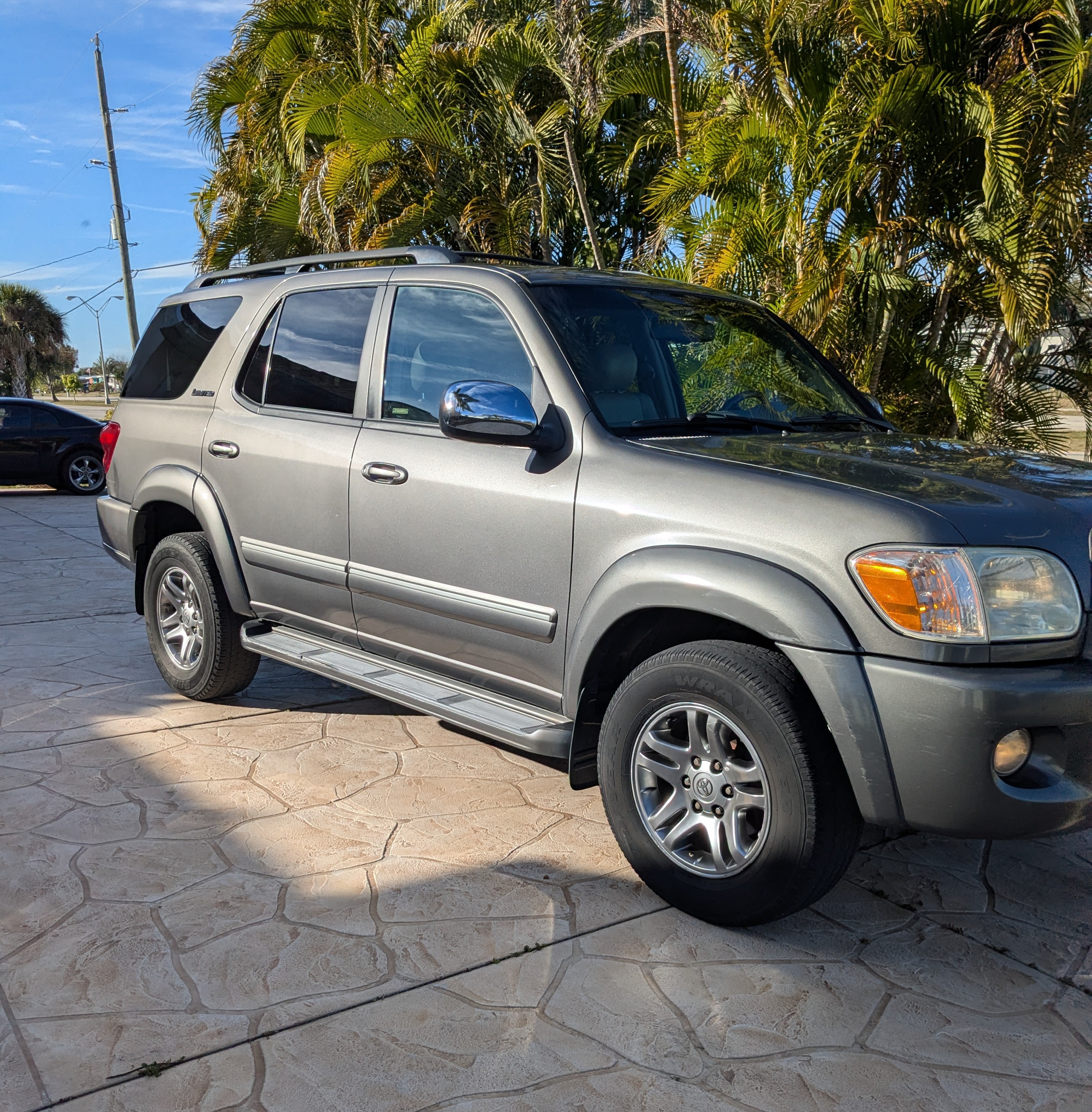 Used 2007 Toyota Sequoia Limited RWD image 1