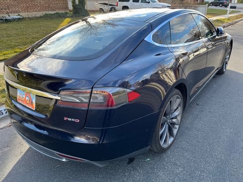 Used 2015 Tesla Model S P85D image 2