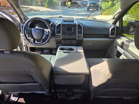 Used 2018 Ford F150 XLT image 11