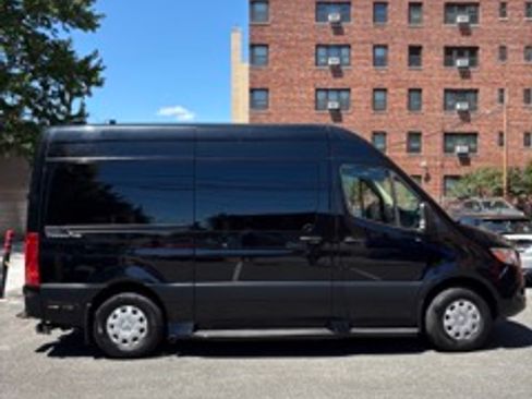 Used 2021 Mercedes-Benz Sprinter 2500 image 4