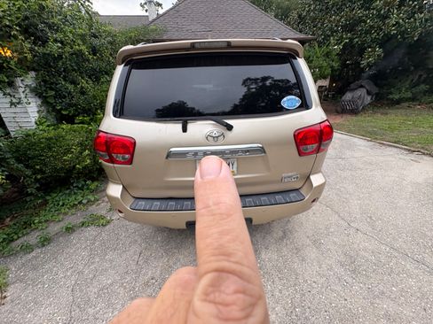 Used 2017 Toyota Sequoia Limited w/ Safety & Convenience Package RWD image 5