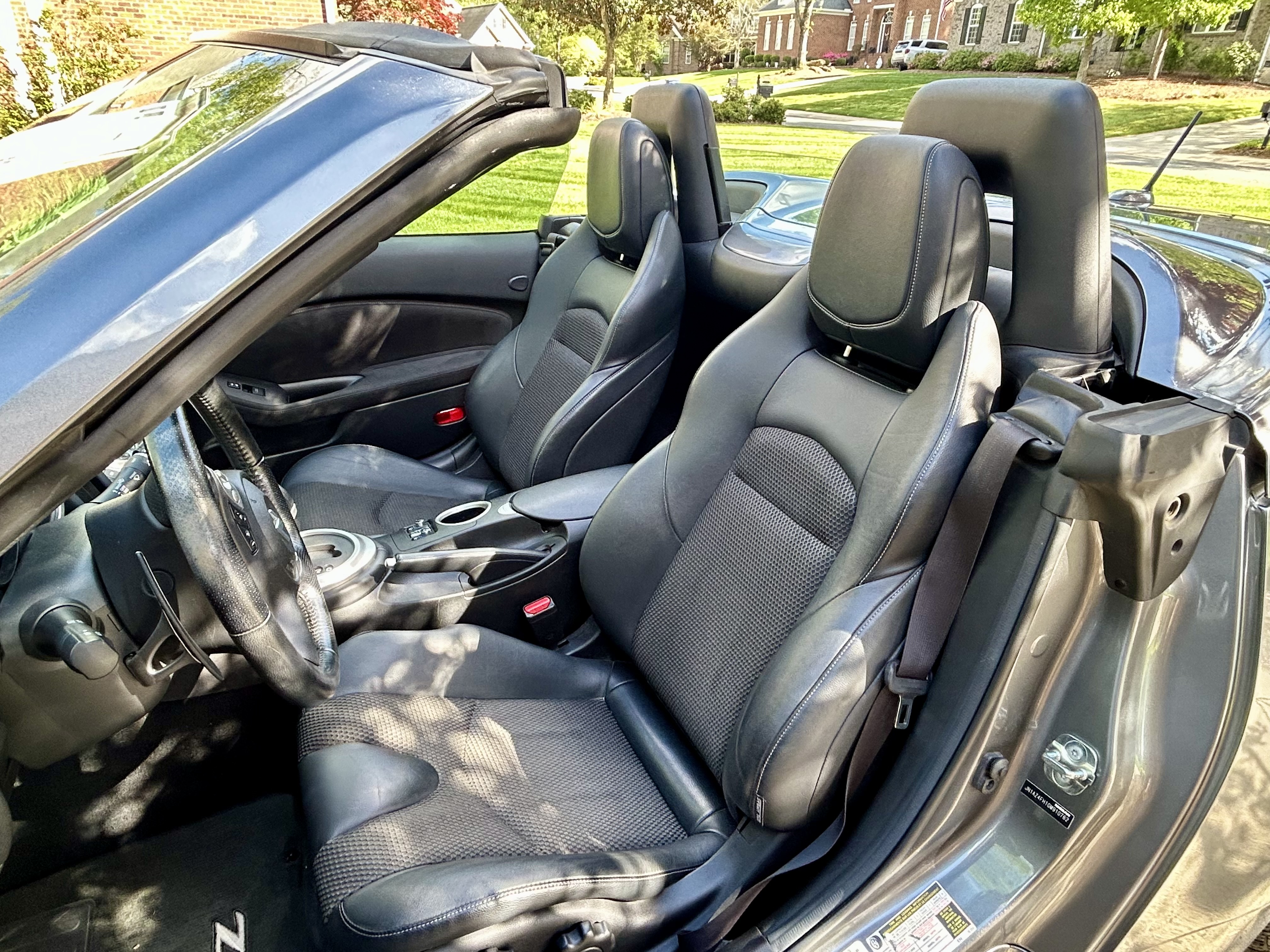Used 2016 Nissan 370Z Touring RWD image 4