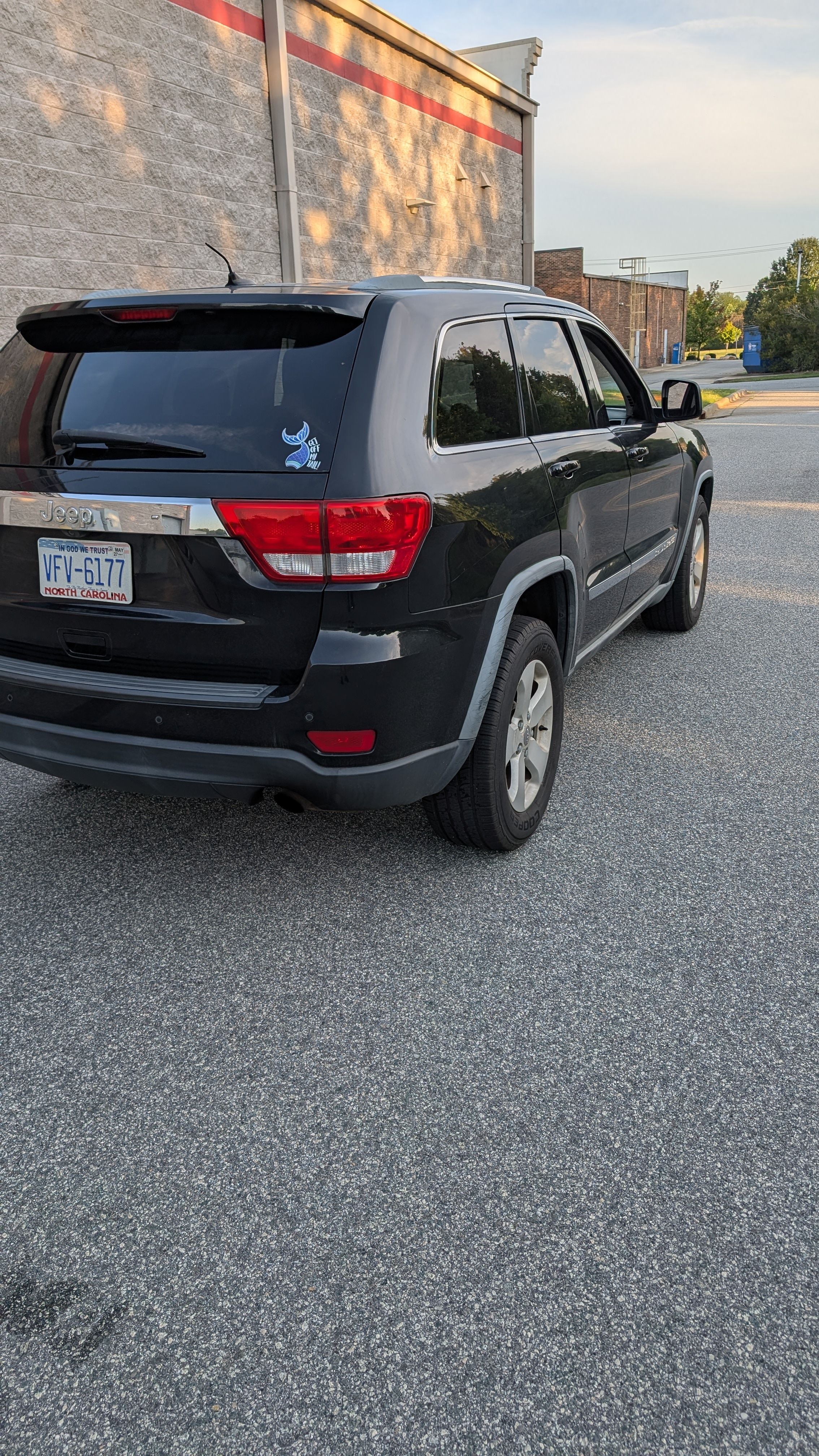 Used 2012 Jeep Grand Cherokee Laredo AWD/4WD image 10