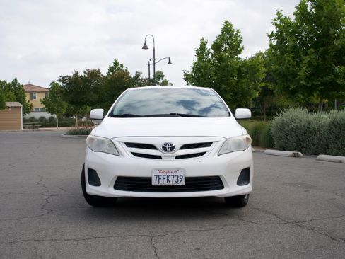 Used 2012 Toyota Corolla LE FWD image 5