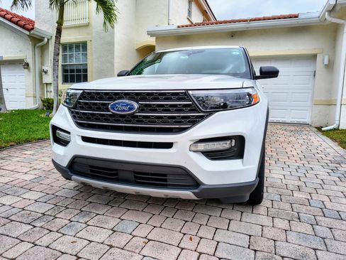 Used 2020 Ford Explorer XLT w/ Equipment Group 202A RWD image 11