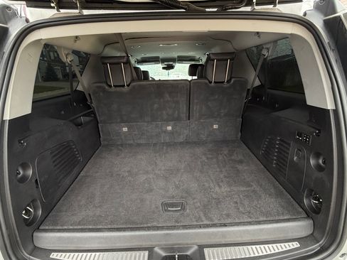 Used 2019 Chevrolet Suburban LT w/ Luxury Package AWD/4WD image 4