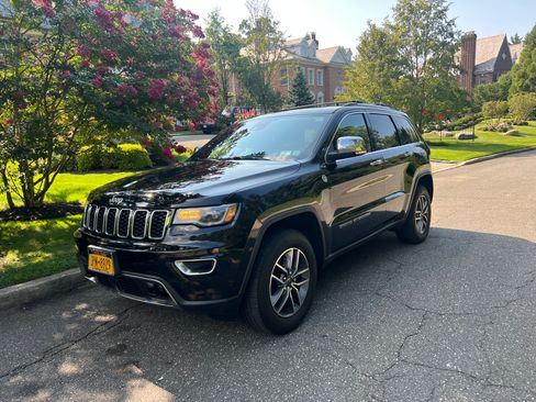 Used 2020 Jeep Grand Cherokee Limited w/ Luxury Group II image 4