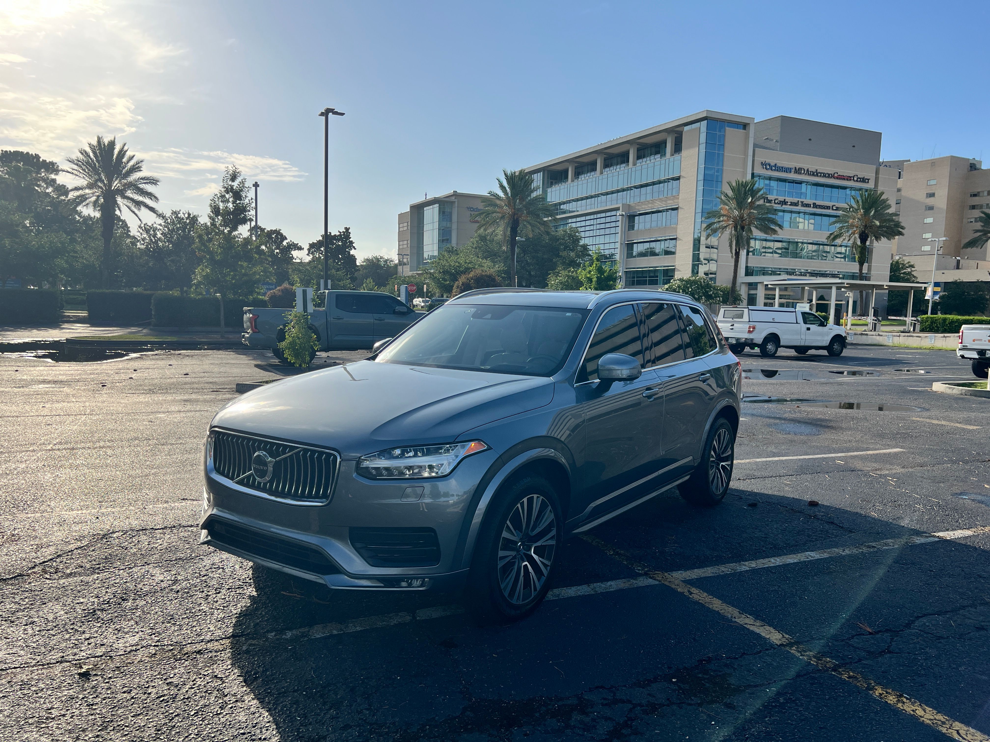 Used 2020 Volvo XC90 T5 Momentum w/ Protection Package Premier FWD image 4