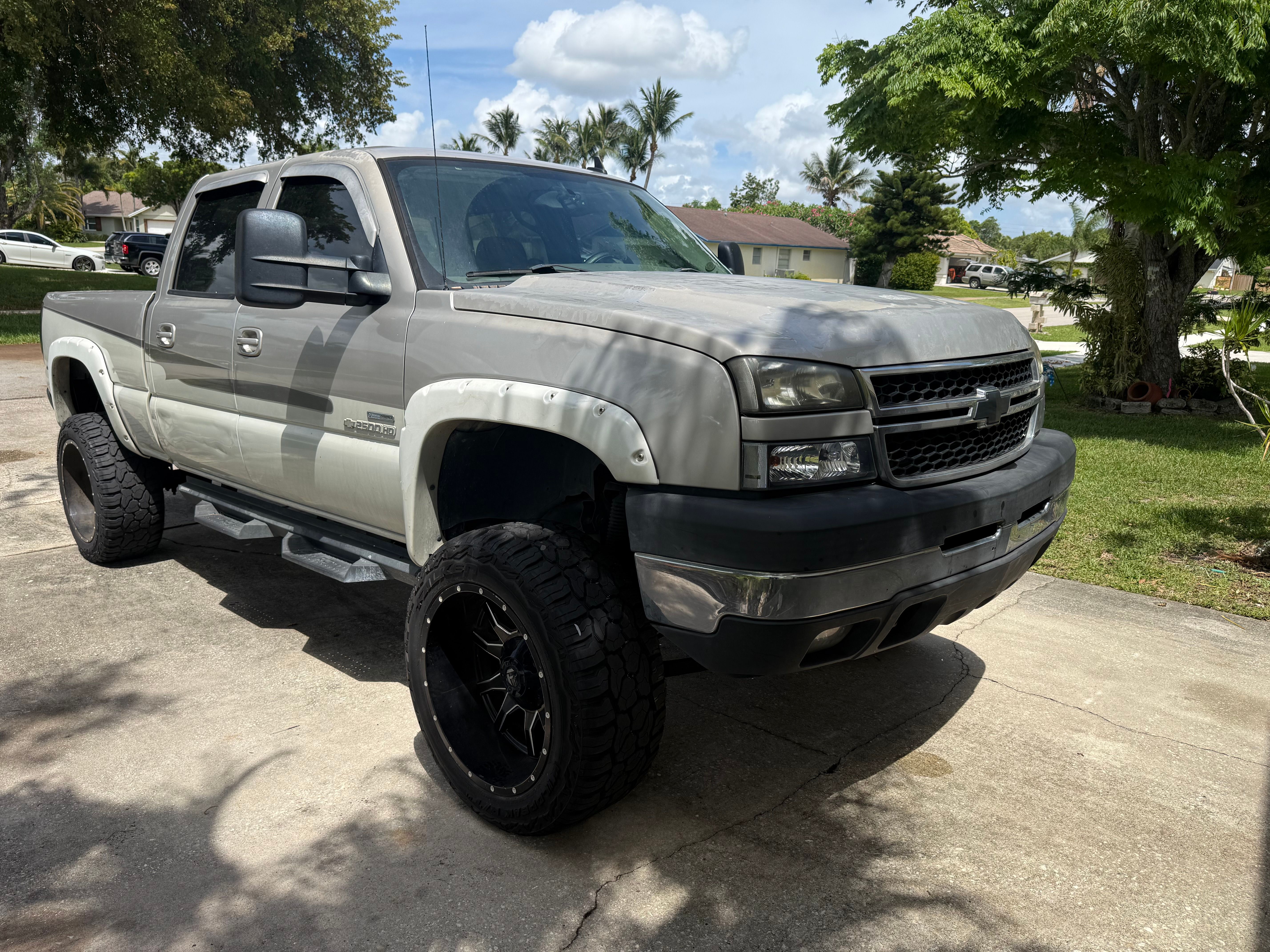 Used 2007 Chevrolet Silverado 2500 LT w/ Heavy-Duty Power Package AWD/4WD image 9
