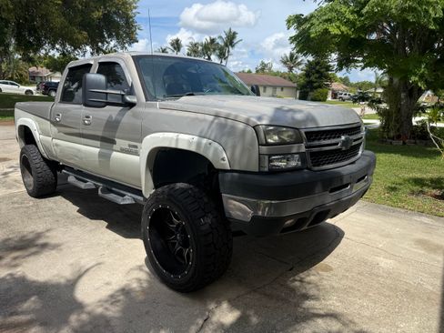 Used 2007 Chevrolet Silverado 2500 LT w/ Heavy-Duty Power Package AWD/4WD image 9